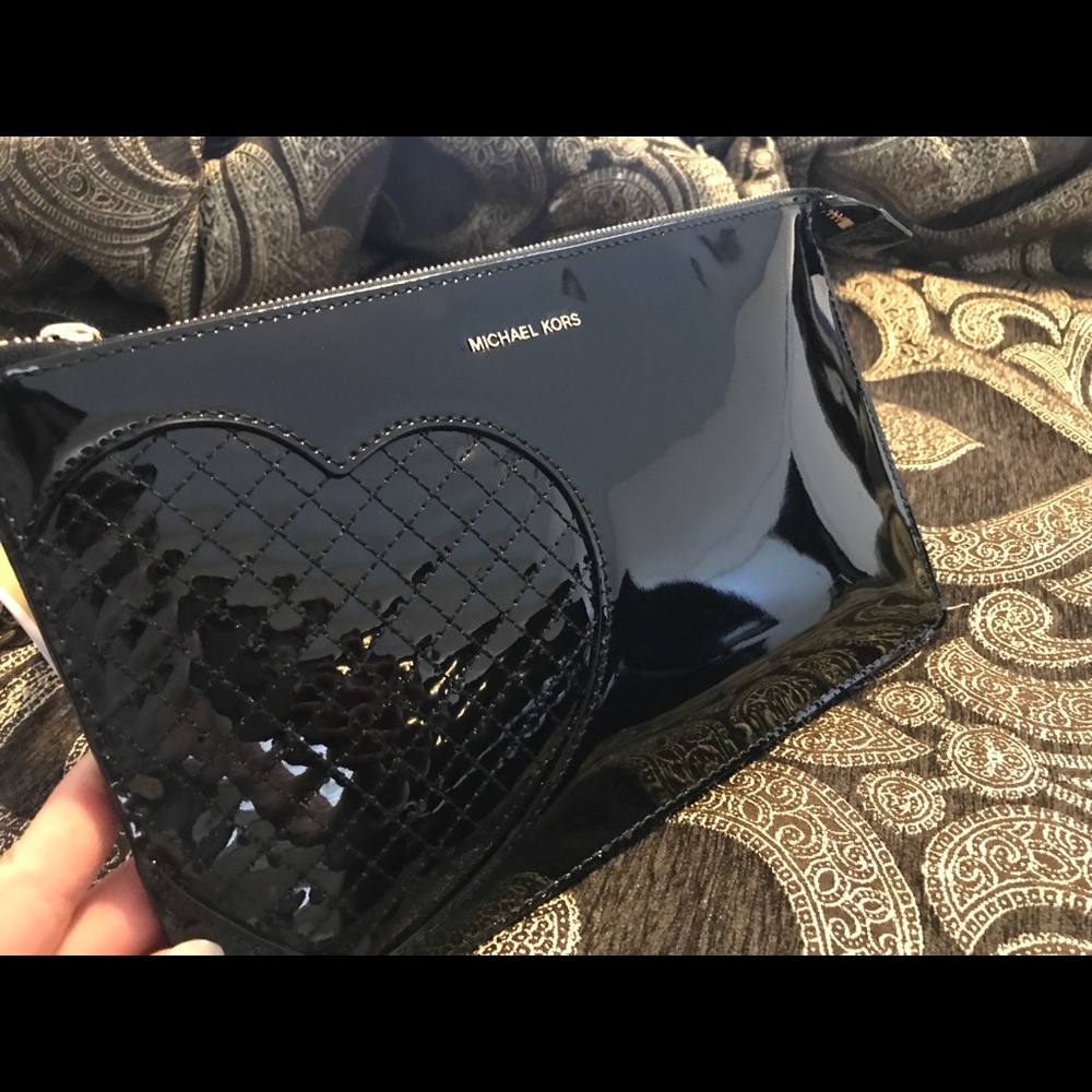 Michael Kors Hearts Daniela Large Wristlet Black
